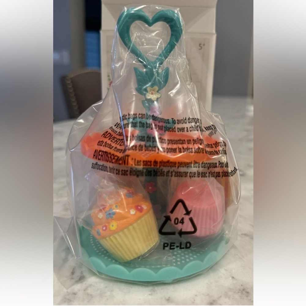 American Girl Wellie Wishers Berry Sweet Snack Stand - Brand New - Retired - Picture 2 of 8